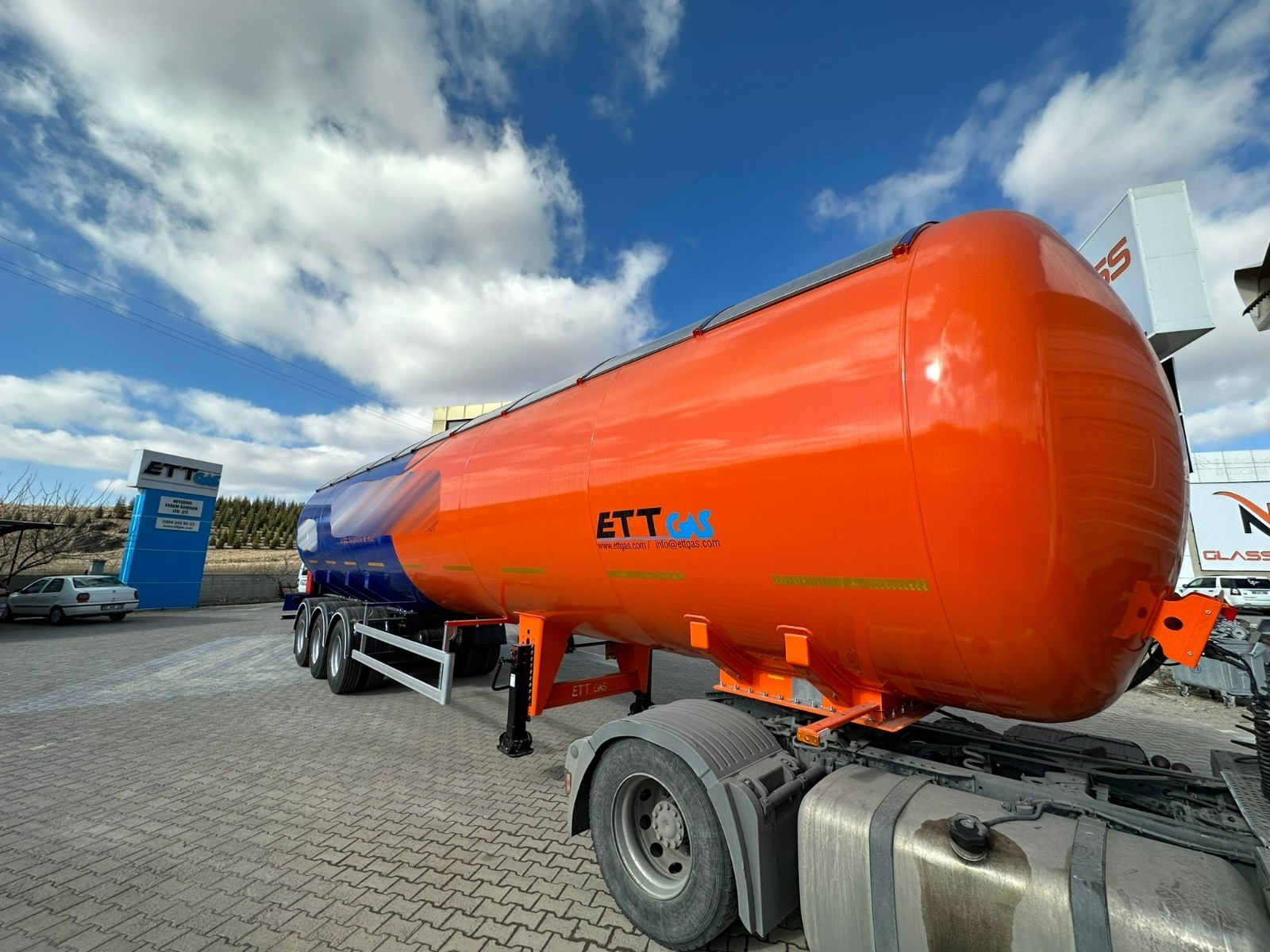 We delivered orange-blue LPG Trailer  #lpg #trailer #lpgtrailer #lpgsemitrailer #wabcoebs #ettgas #lpgautogas #lpgstoragetank