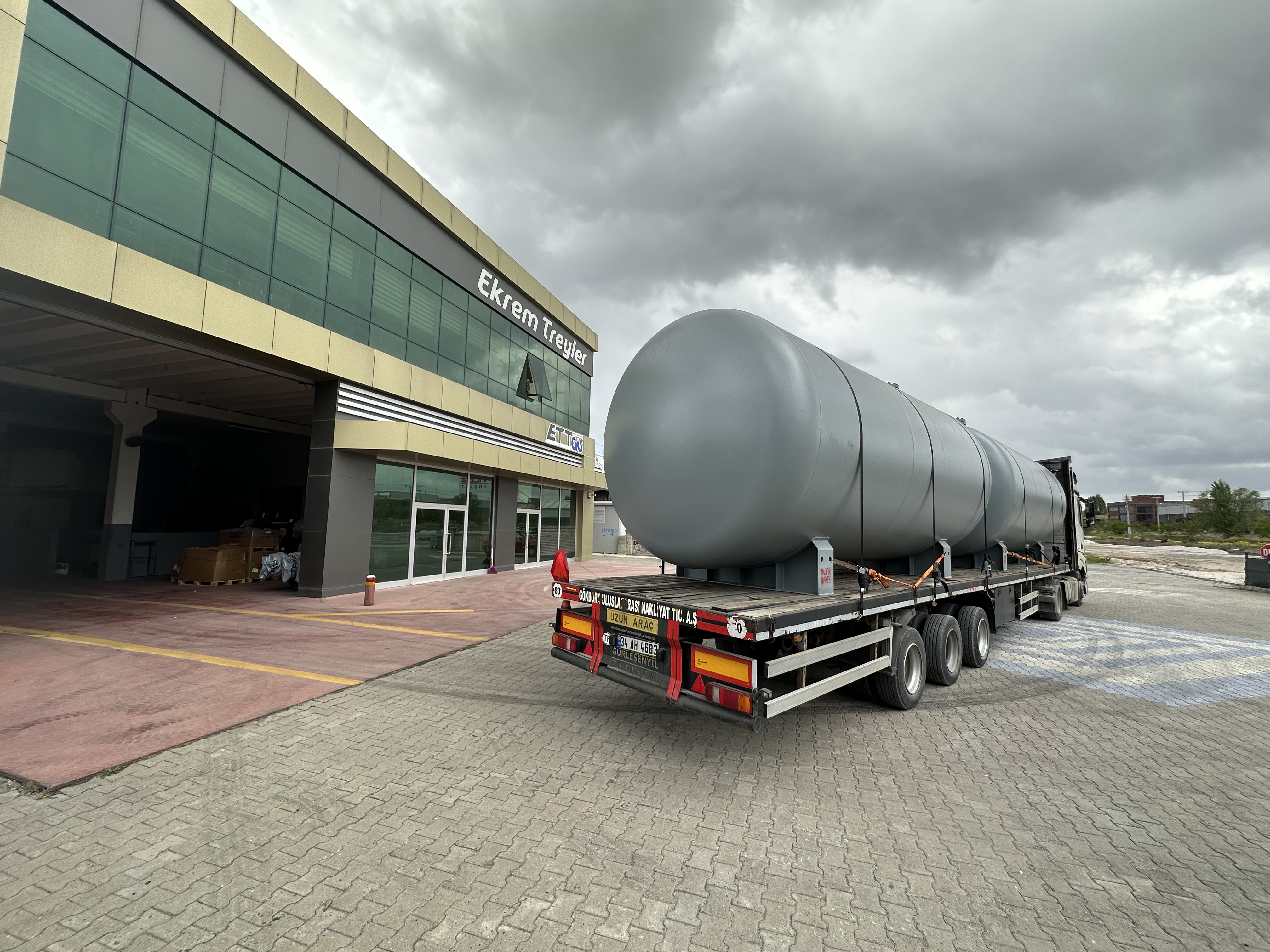 We delivered 30 M3 LPG Storage Tank with CE marked to European Country #cemarked #lpg #trailer #lpgtrailer #lpgsemitrailer #safaxles #wabcoebs #ettgas #lpgautogas #lpgstoragetank