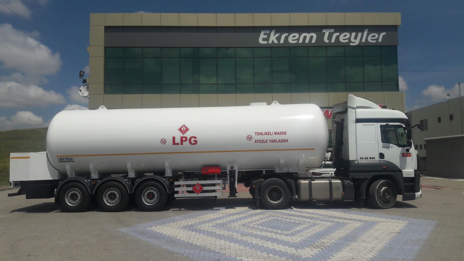 01.06.2018 Qplus Onur Otogaz 2 Adet 45 M3 ADR'Lİ LPG Trailer Teslimatı