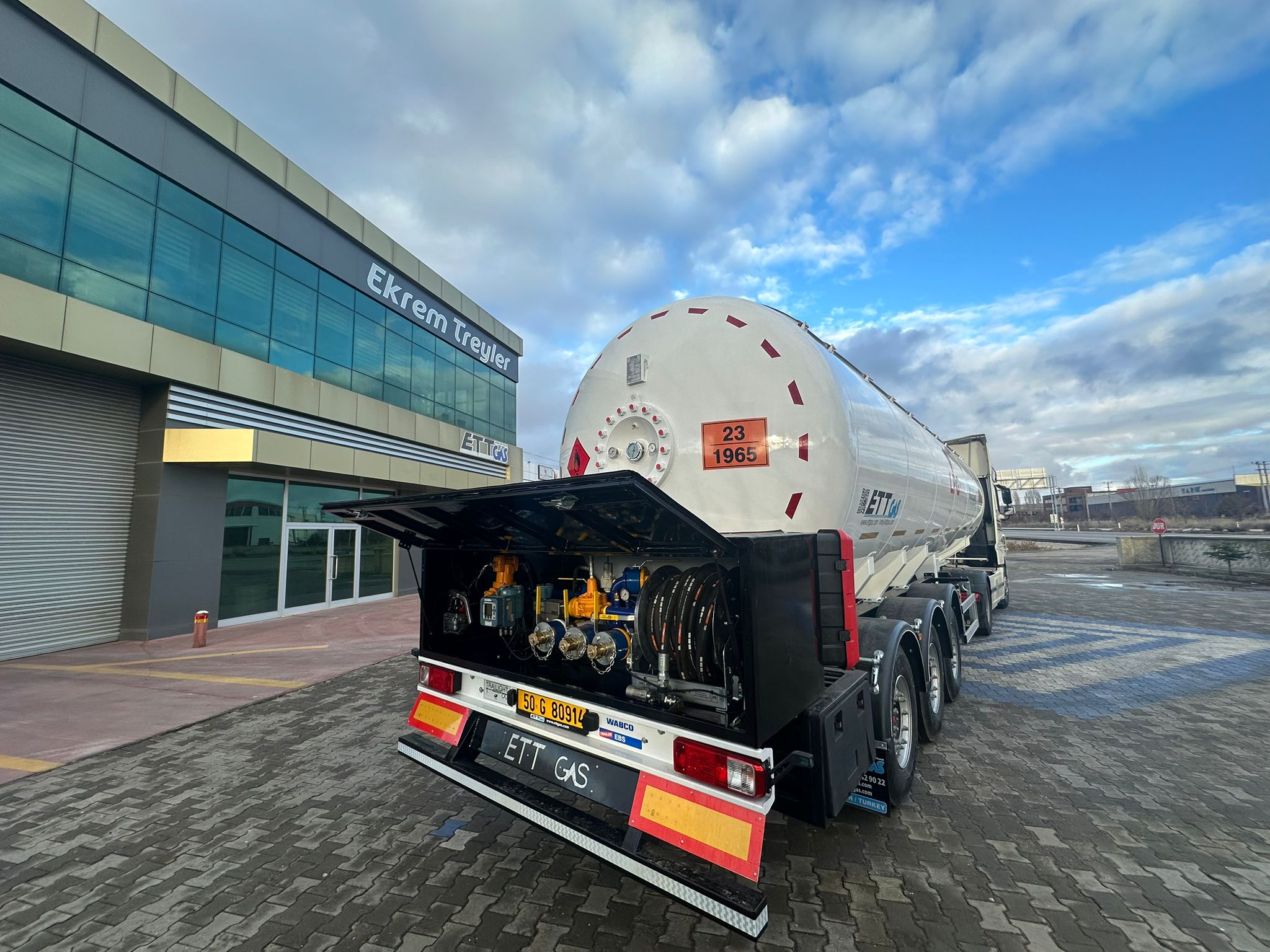LPG Trailer Tam Sistemi (Debi Ölçer, Corken Pompa) Teslim Ettik